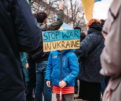 a-kid-protesting-against-the-war-in-ukraine-11284549/